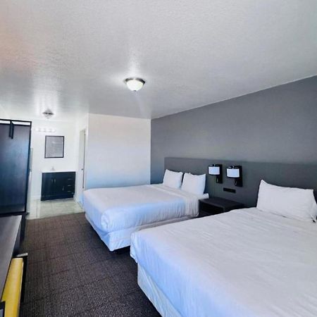 Oyo Garden Inn And Suites Pearsall I-35 East Екстер'єр фото