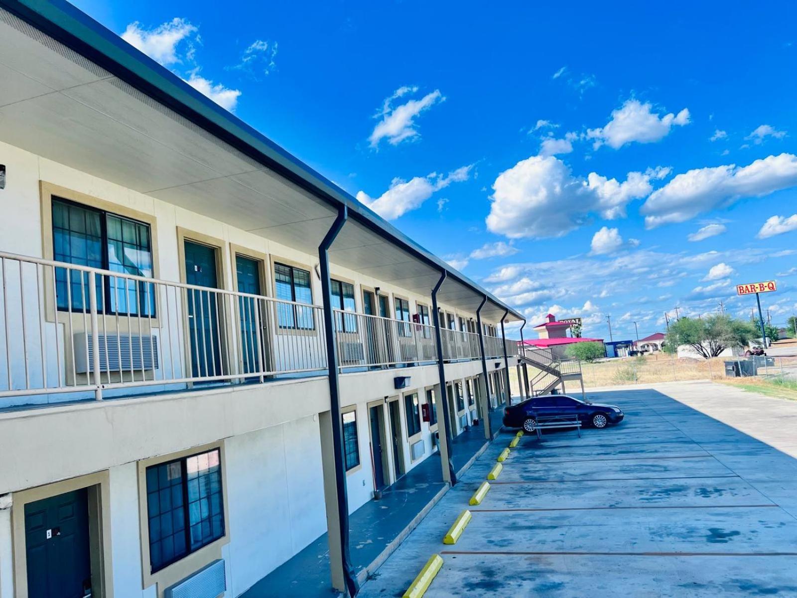 Oyo Garden Inn And Suites Pearsall I-35 East Екстер'єр фото